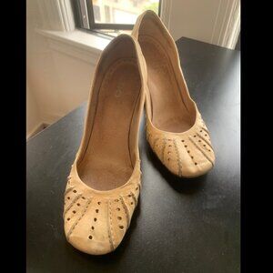 Aldo Vintage-Look Cream Wedges Rounded Square Toe Punch Out Detail Shoes